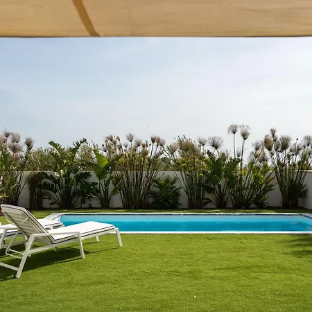 Blue Ericeira - Surf & Family *